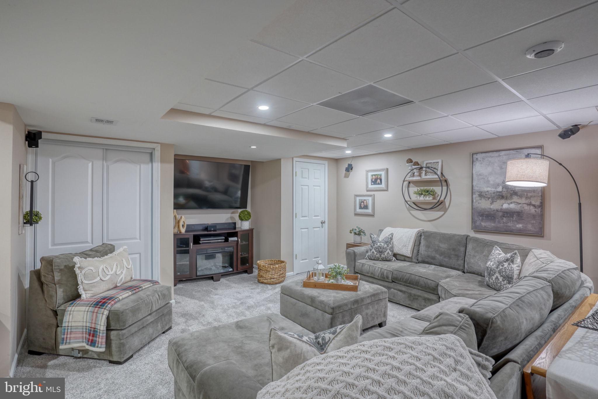 VILLAGE OF CHESTNU - Residential