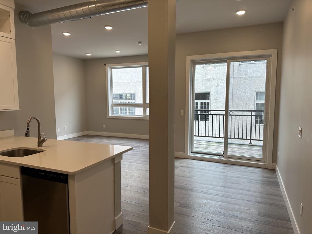 907 LELAND STREET 2B