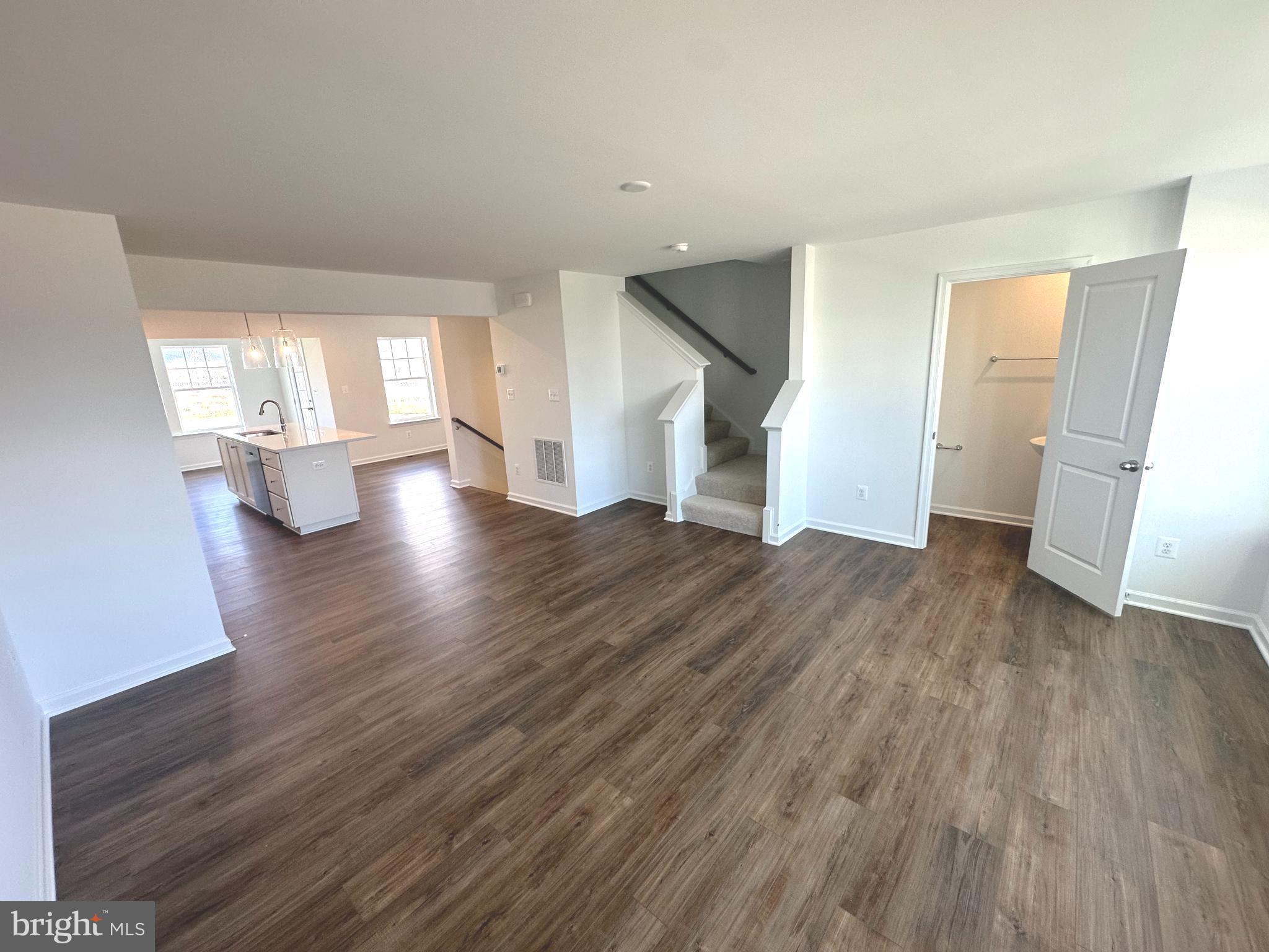 KING'S CROSSING - Residential