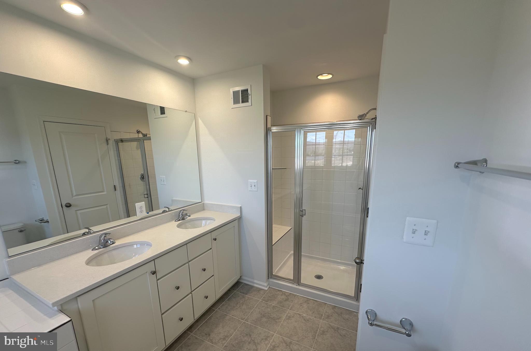 KING'S CROSSING - Residential