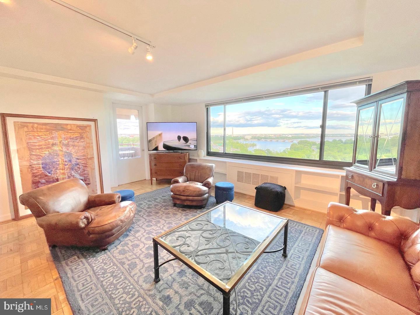 1011 ARLINGTON BOULEVARD 930