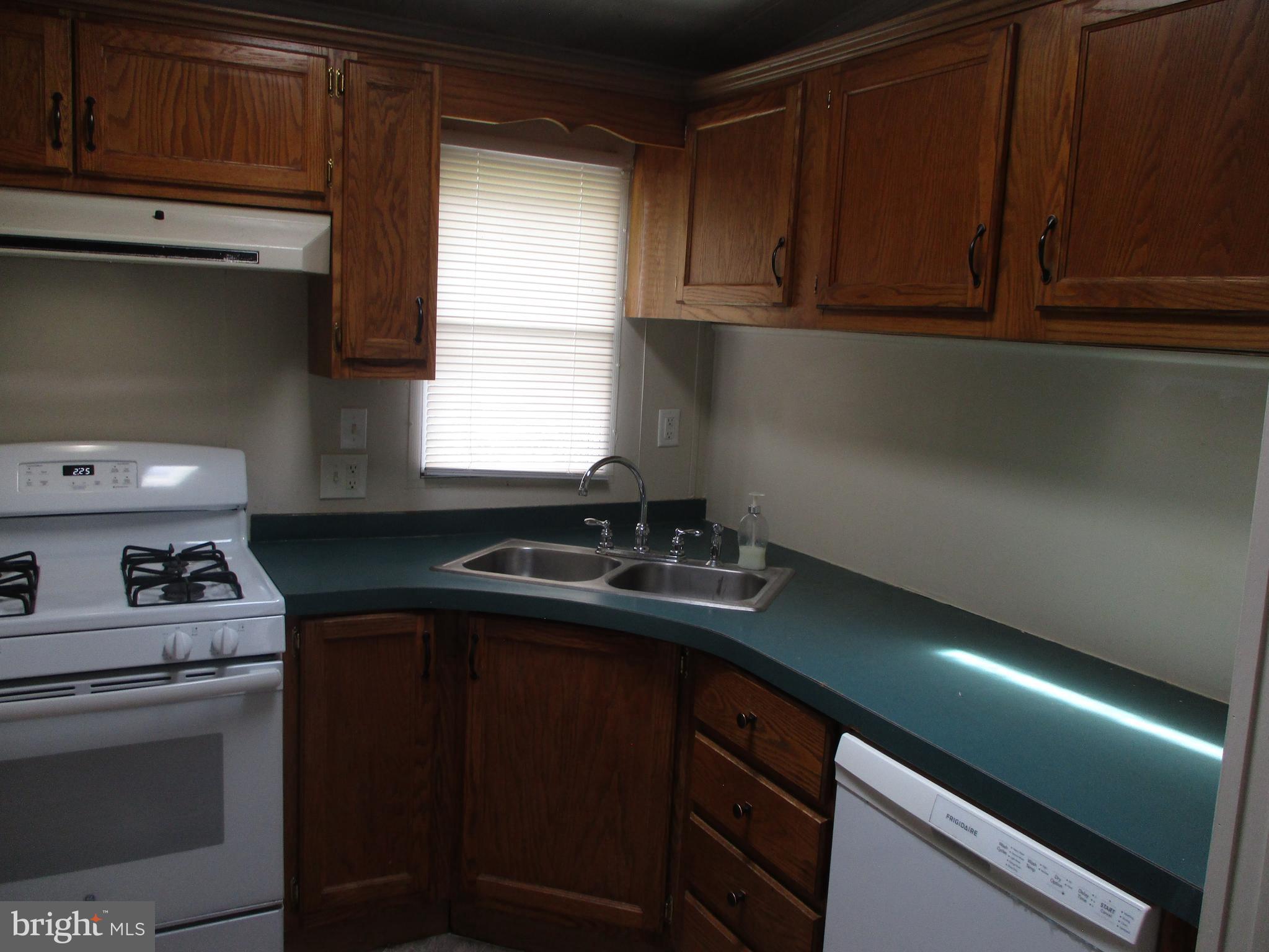 HIGHLAND MANOR - Residential Lease