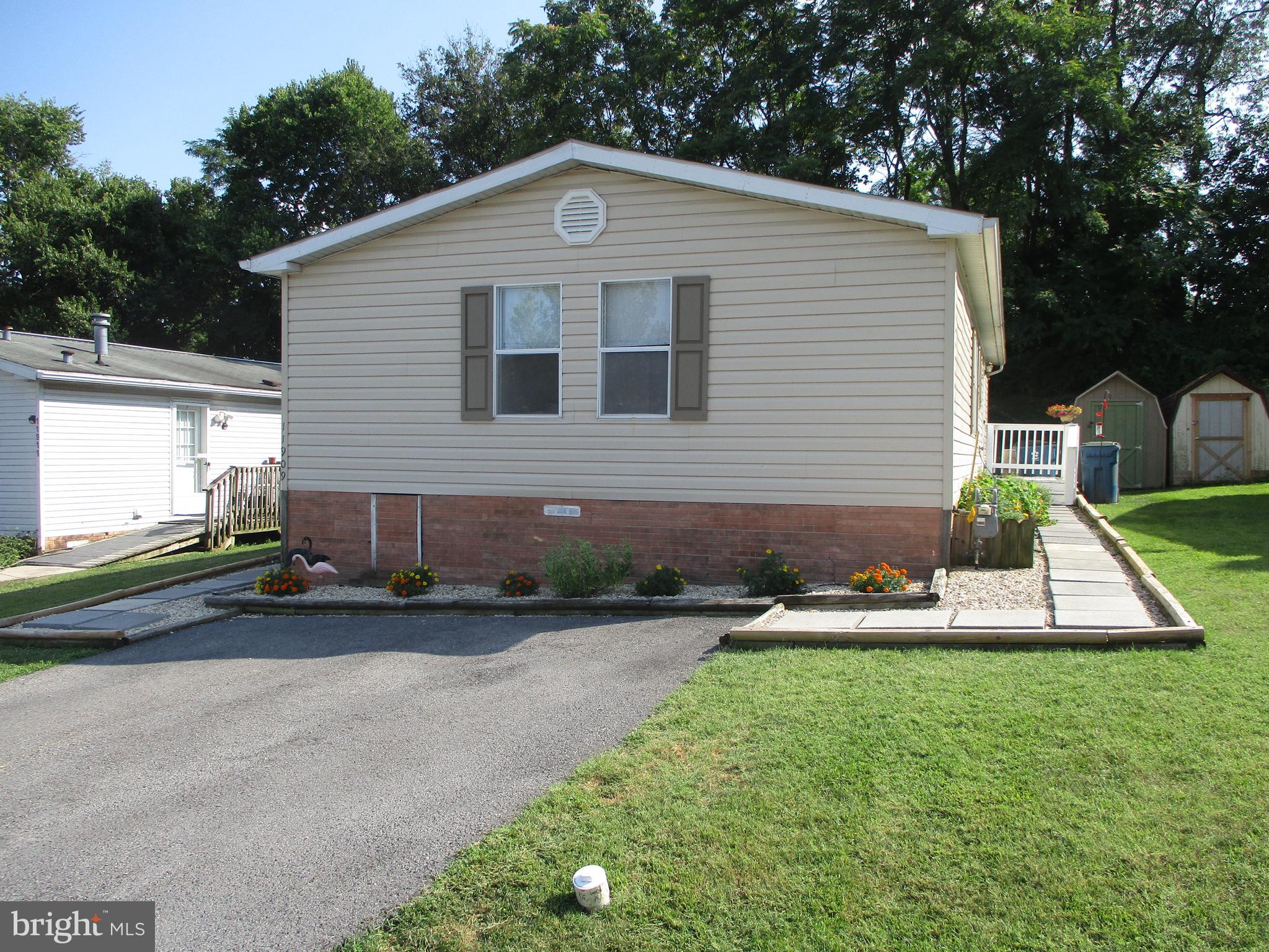 HIGHLAND MANOR - Residential Lease