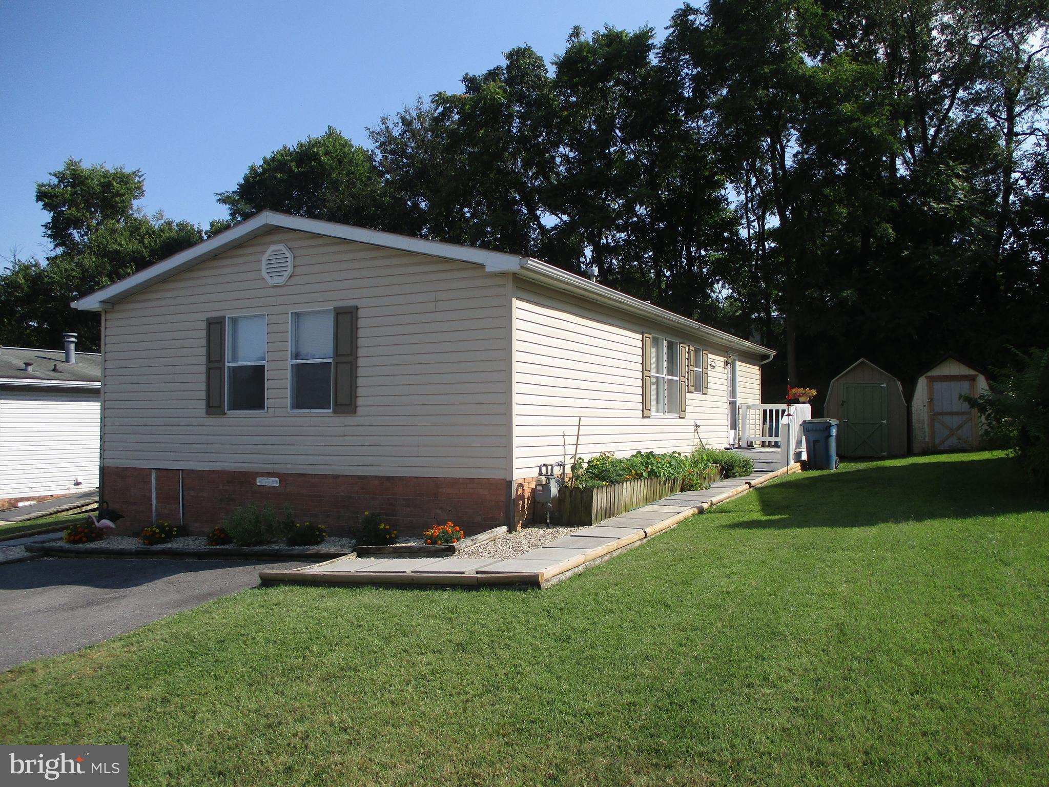 HIGHLAND MANOR - Residential Lease