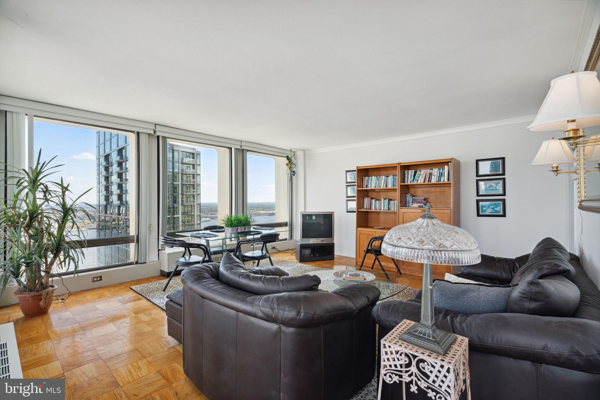 SOCIETY HILL - Residential