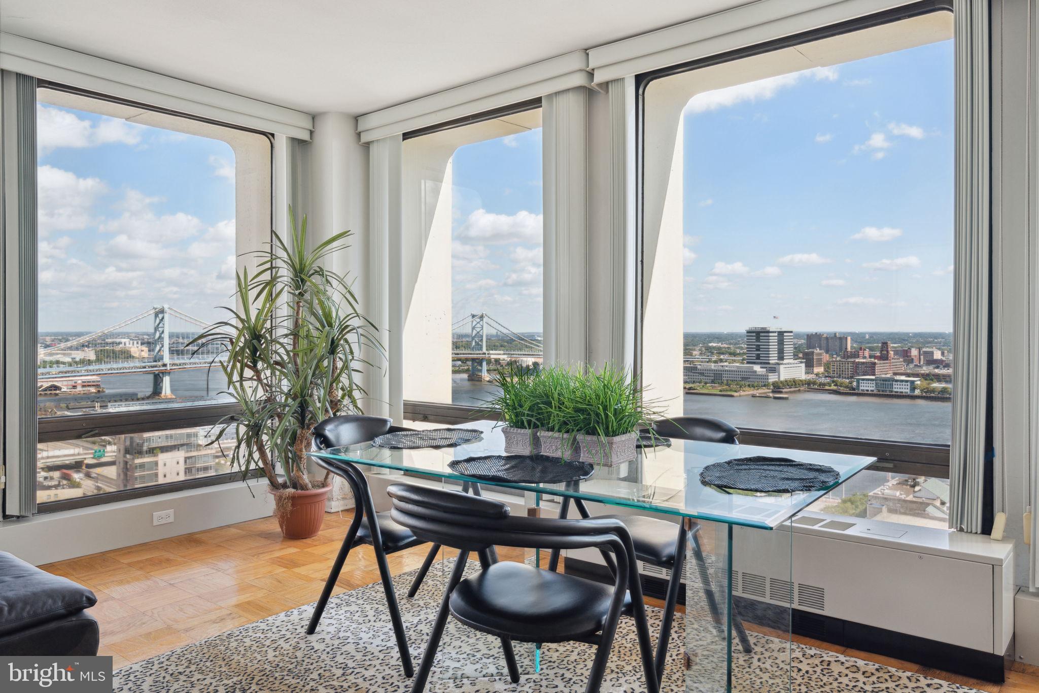 SOCIETY HILL - Residential