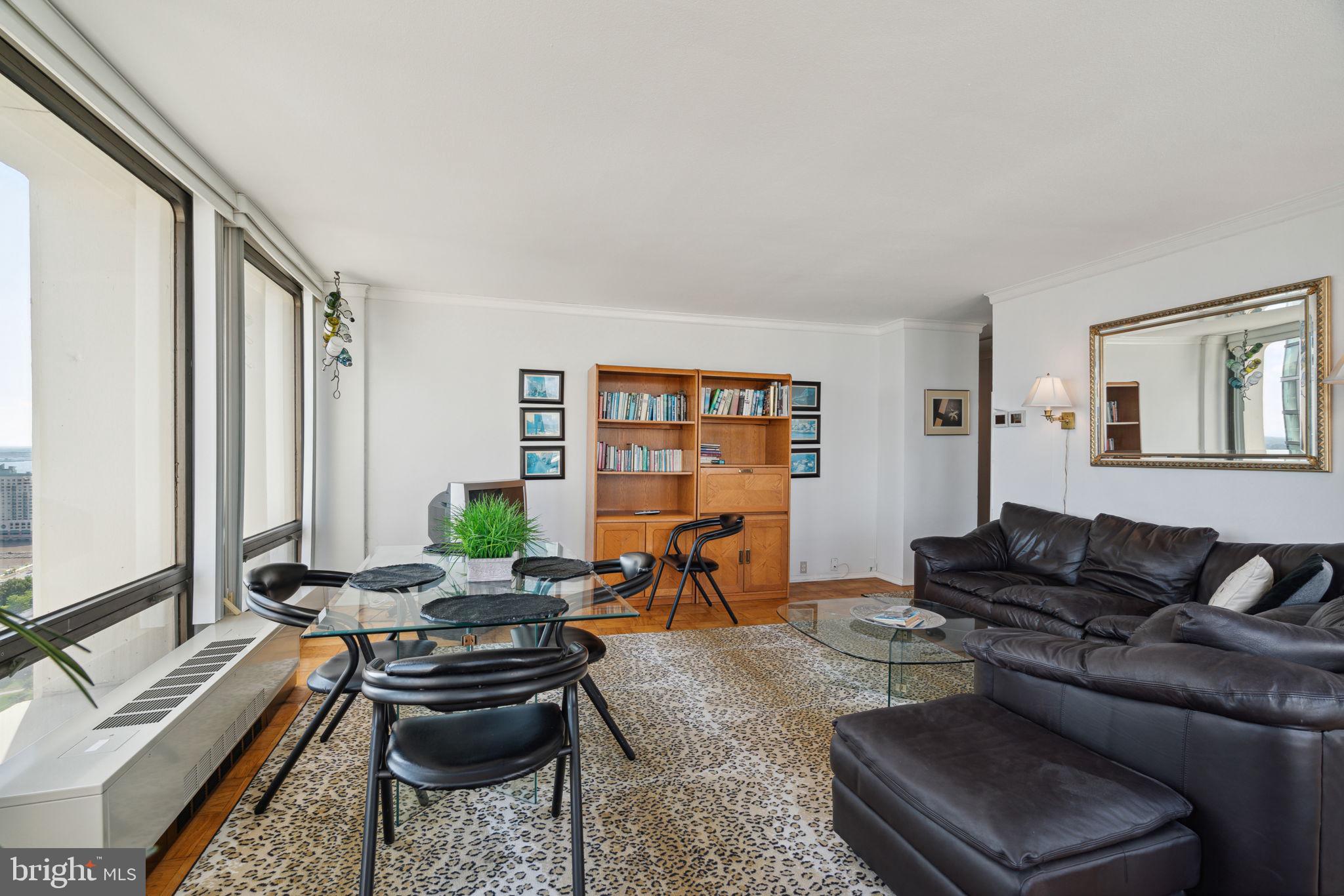 SOCIETY HILL - Residential