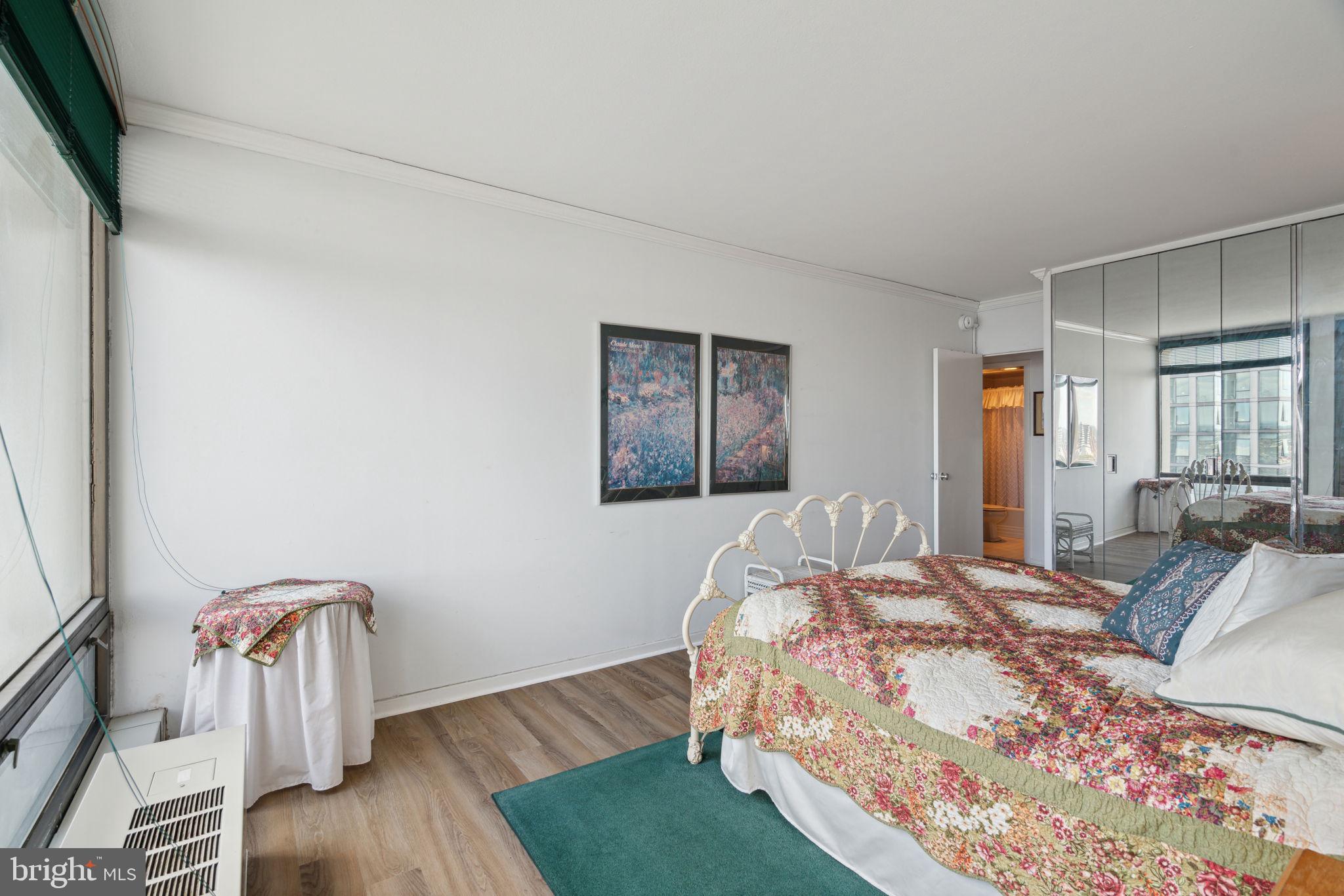 SOCIETY HILL - Residential