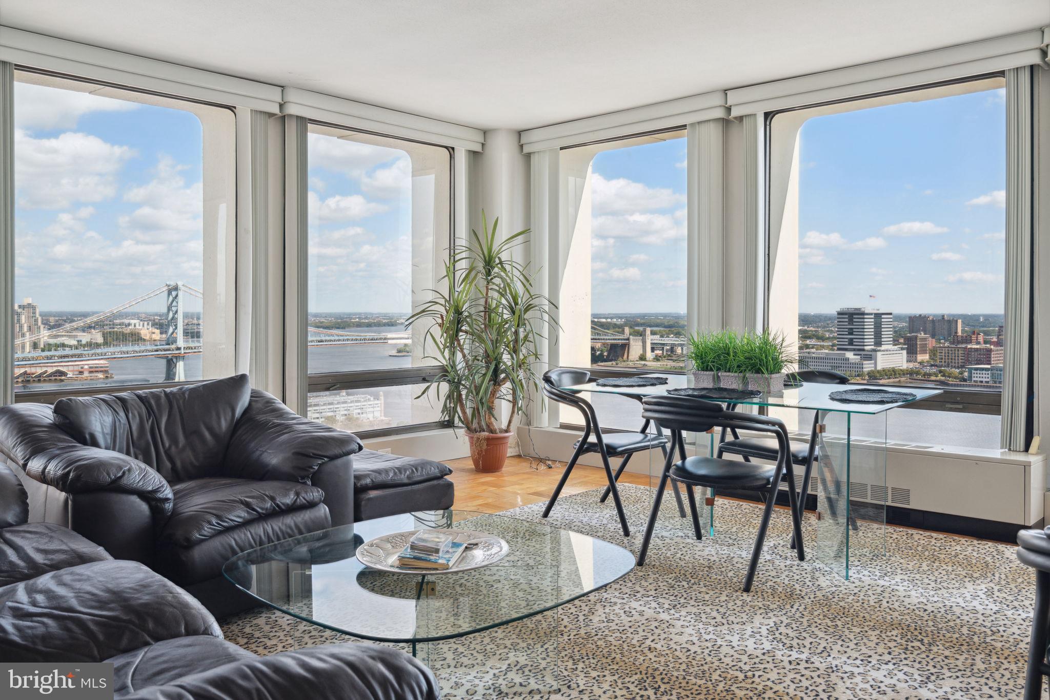 SOCIETY HILL - Residential