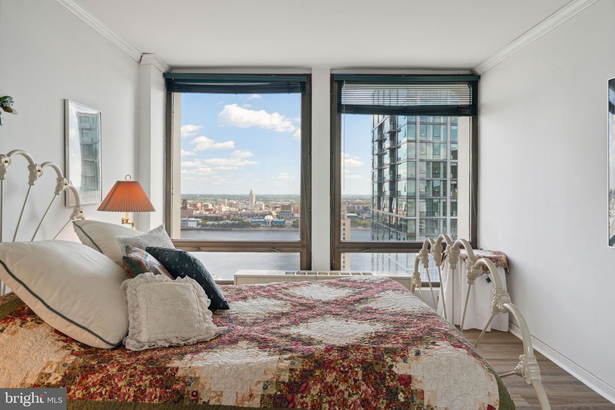 SOCIETY HILL - Residential