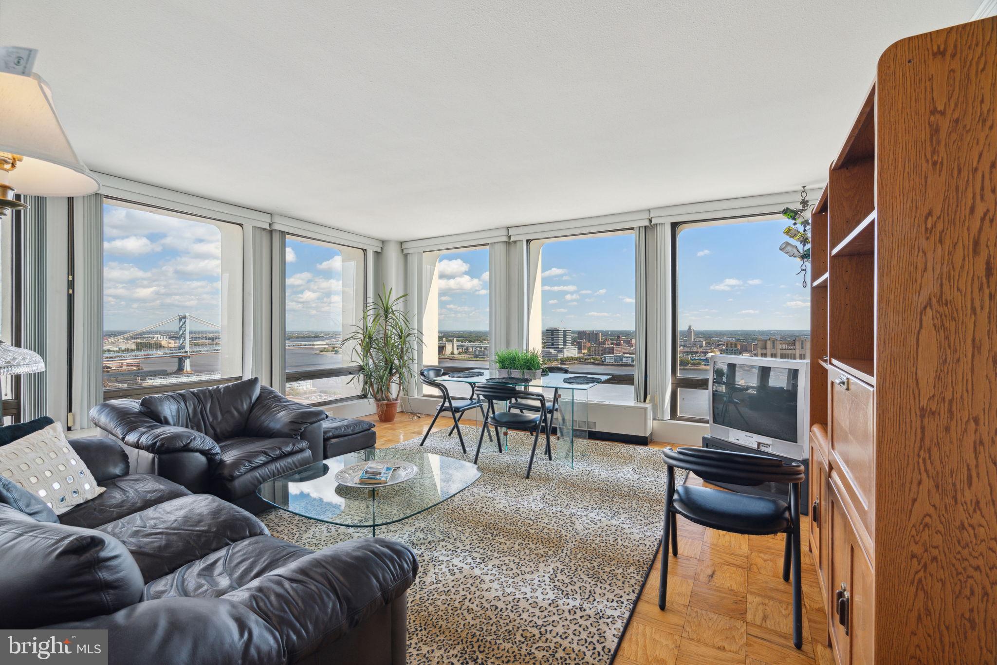 SOCIETY HILL - Residential