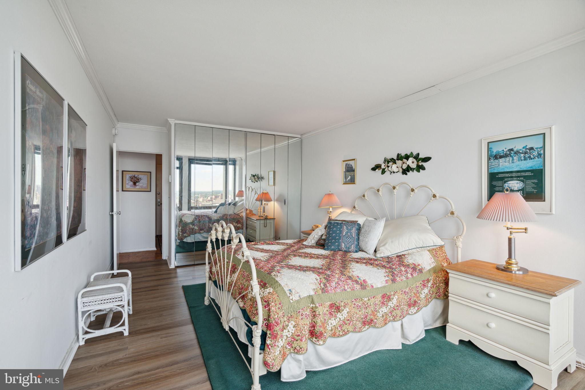 SOCIETY HILL - Residential