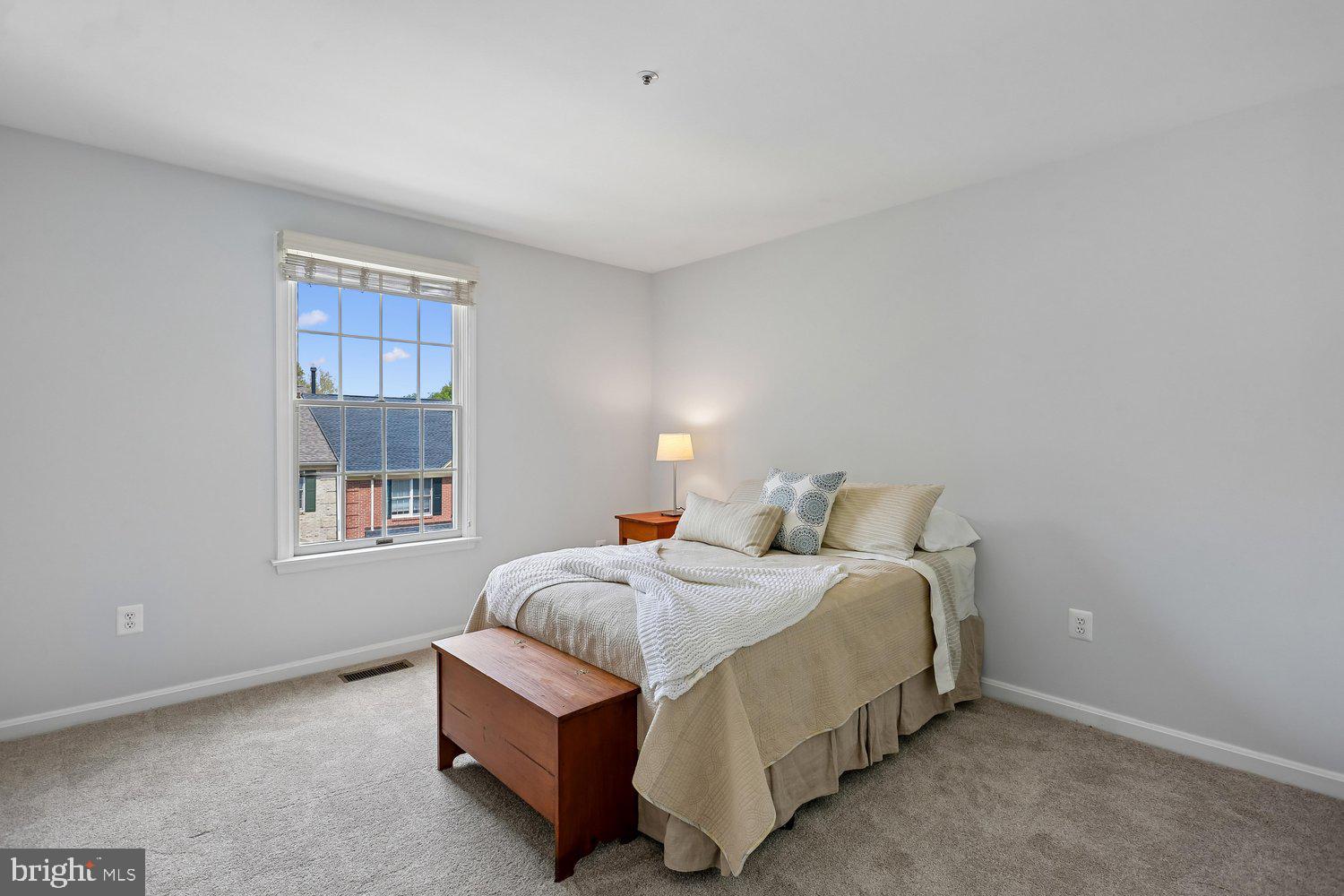LAKE HALLOWELL - Residential