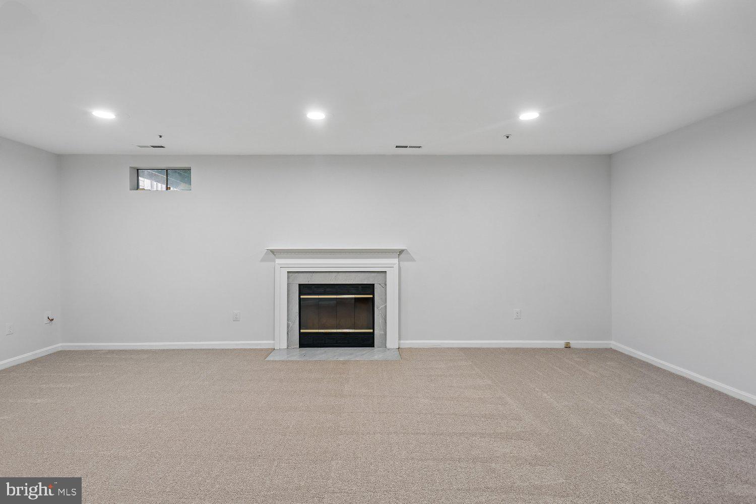 LAKE HALLOWELL - Residential