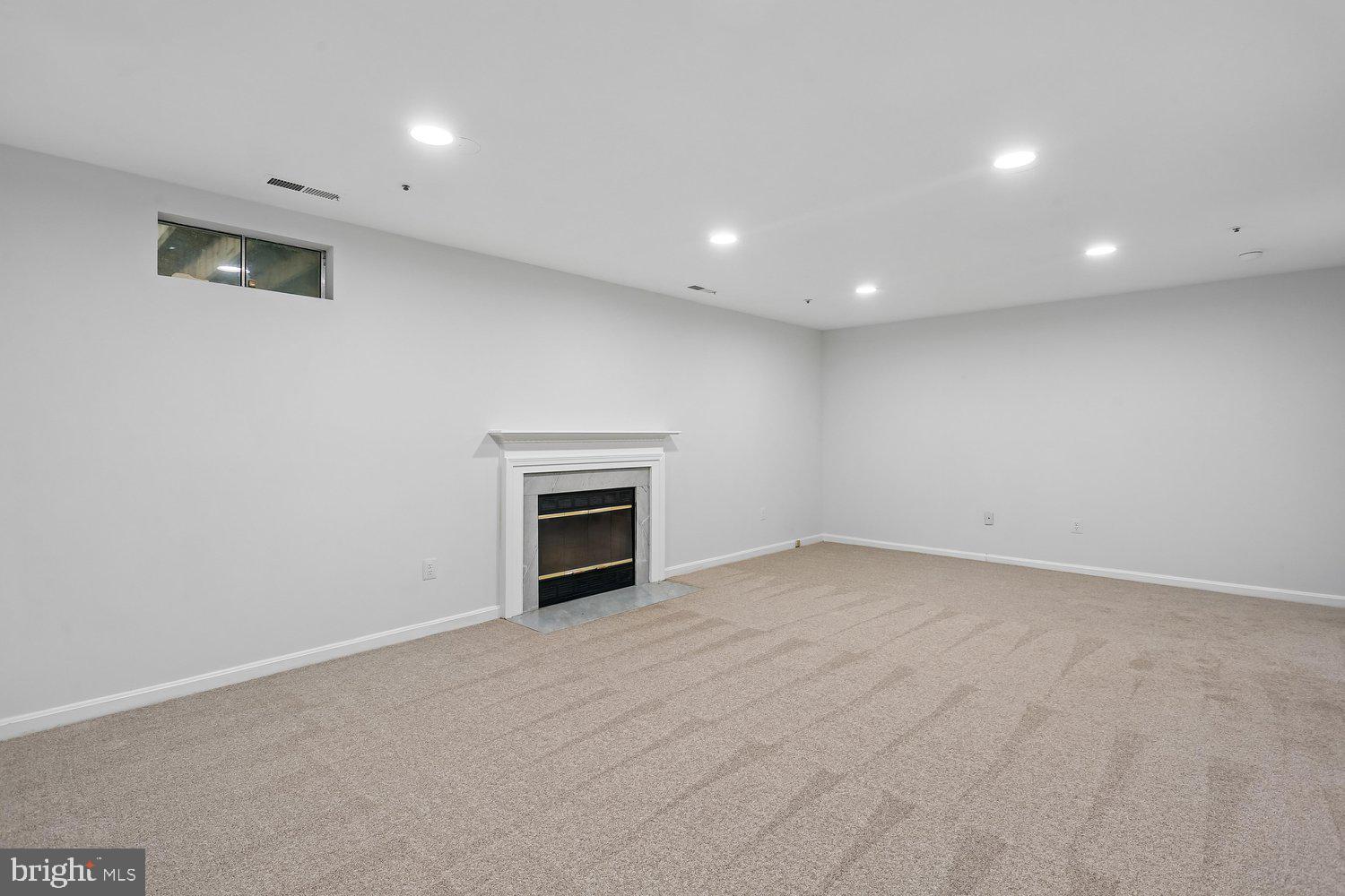 LAKE HALLOWELL - Residential