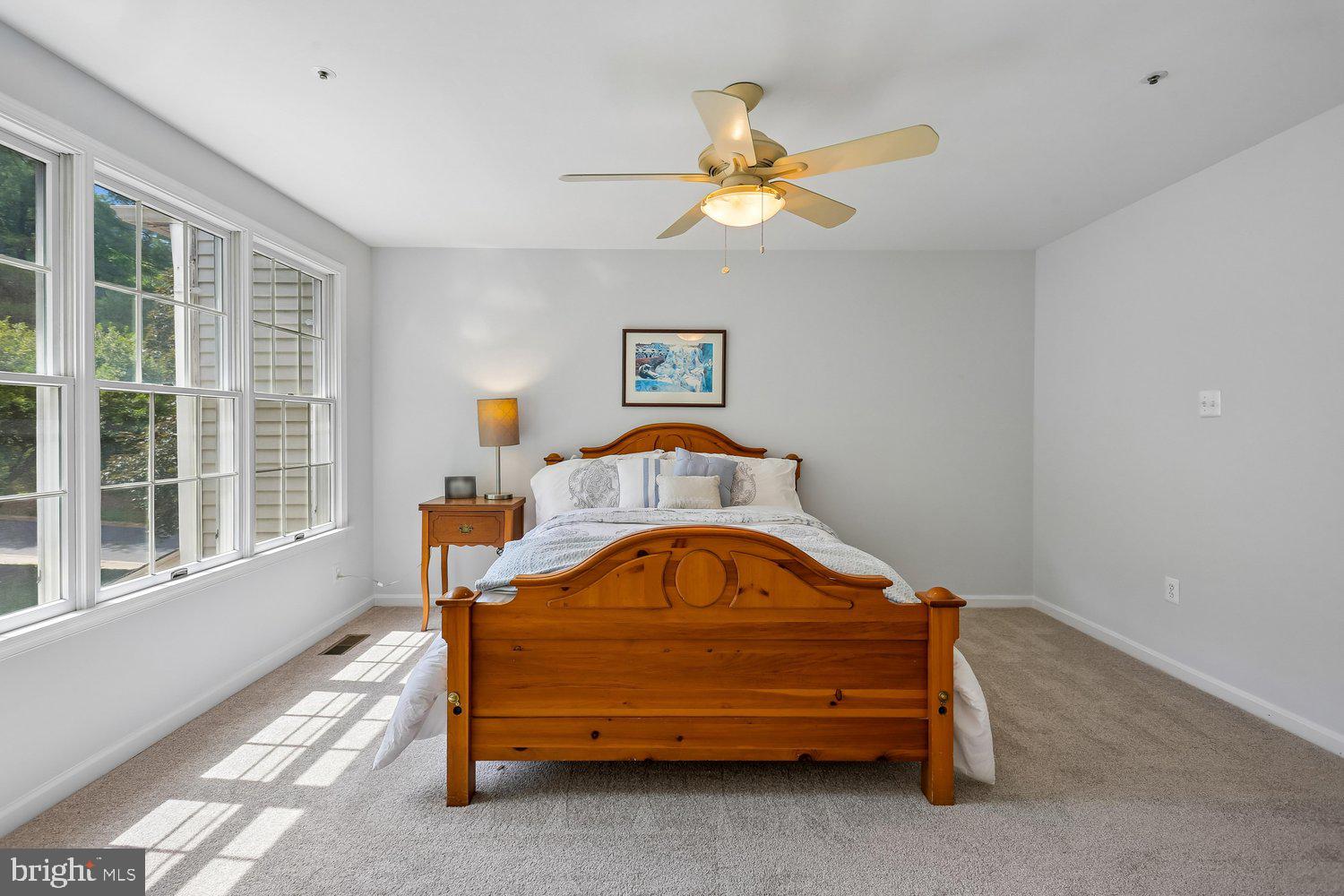 LAKE HALLOWELL - Residential
