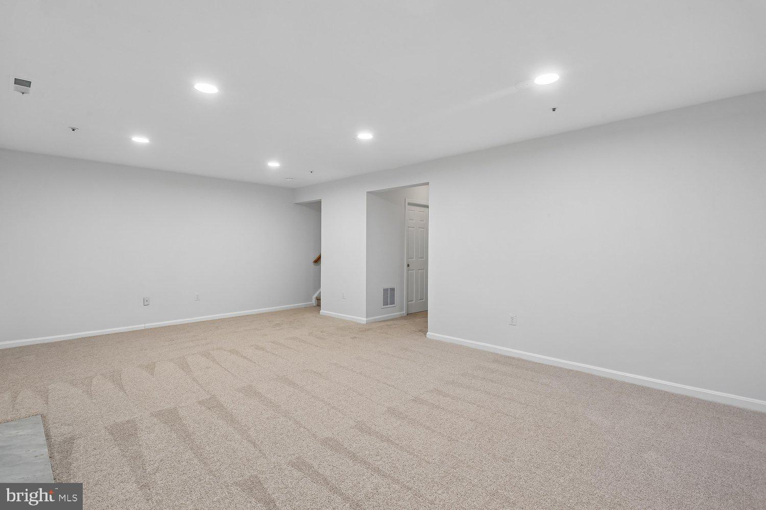LAKE HALLOWELL - Residential
