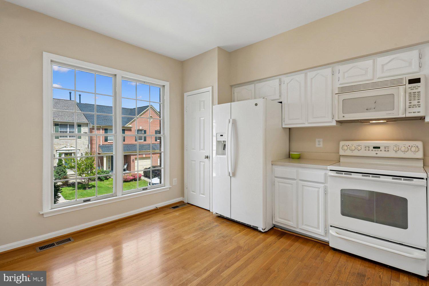 LAKE HALLOWELL - Residential