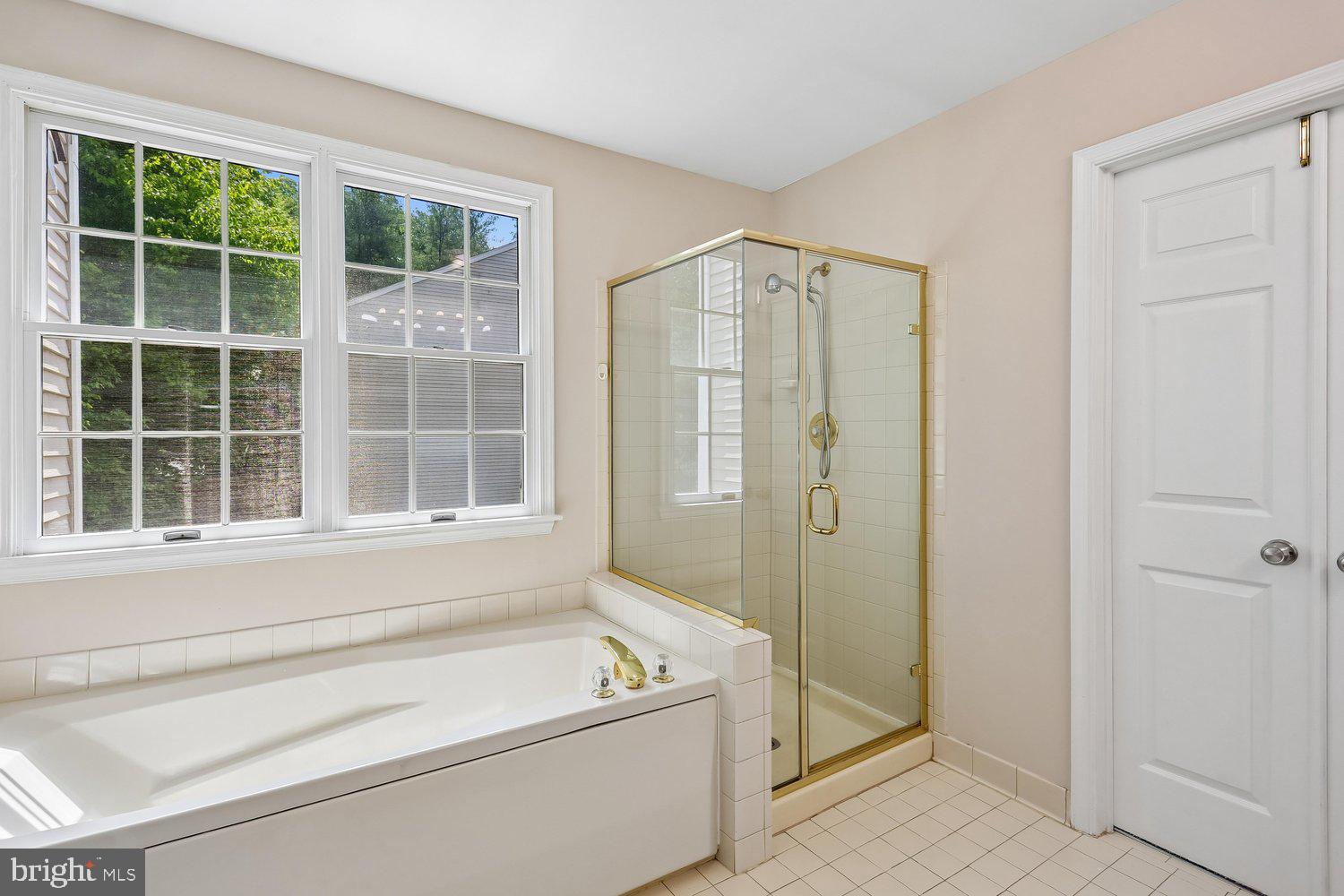 LAKE HALLOWELL - Residential