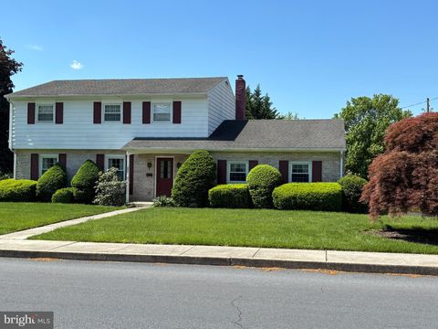 832 MARTIN AVENUE EPHRATA PA 17522
