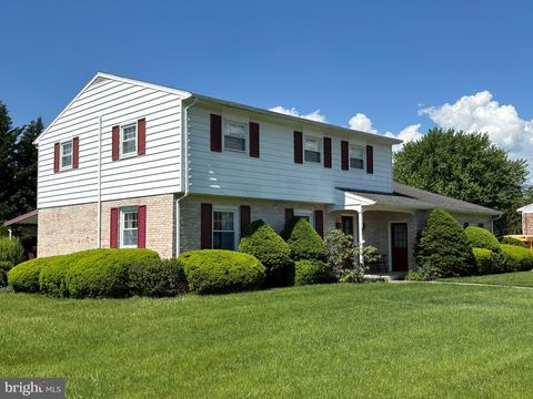 832 MARTIN AVENUE EPHRATA PA 17522