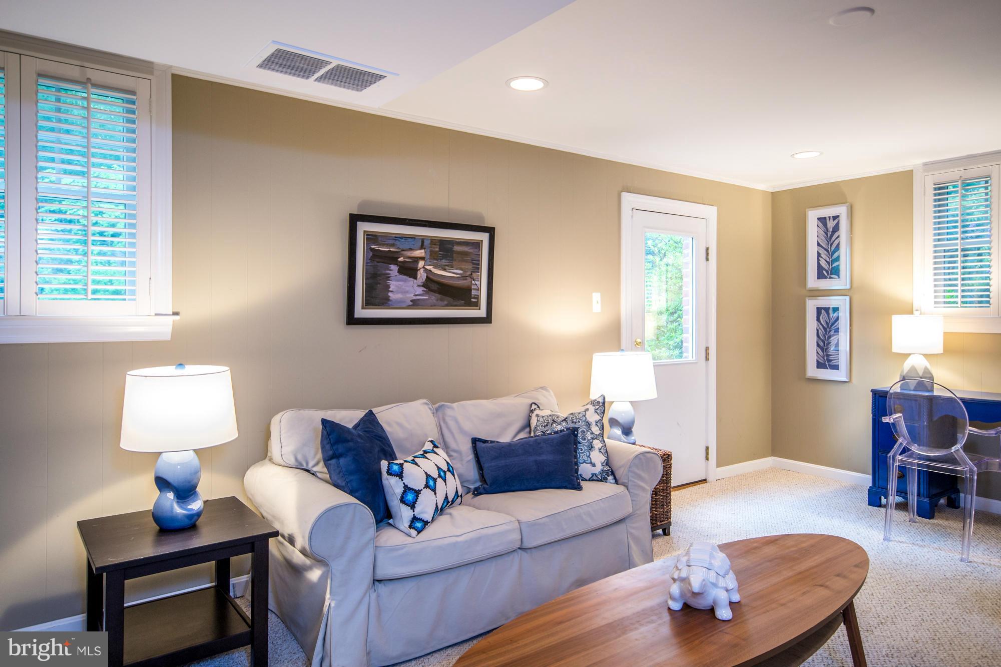 WAYNEWOOD - Residential