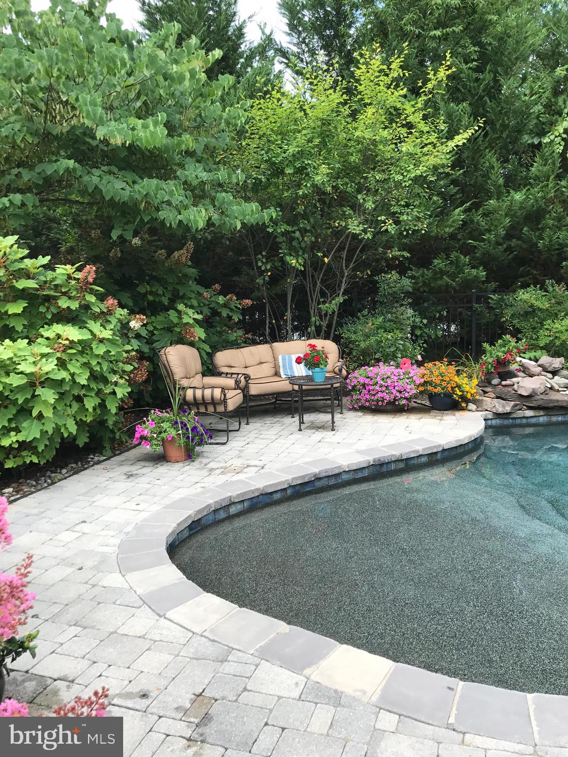 SHARONS RIDGE - Residential