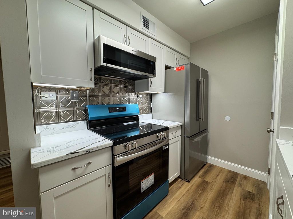 Photo of 5812 Royal Ridge Drive #C, SPRINGFIELD, VA 22152 (MLS # VAFX2293758)