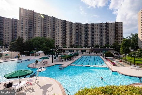 Photo of 205 Yoakum Parkway #1818, ALEXANDRIA, VA 22304 (MLS # VAAX2067882)