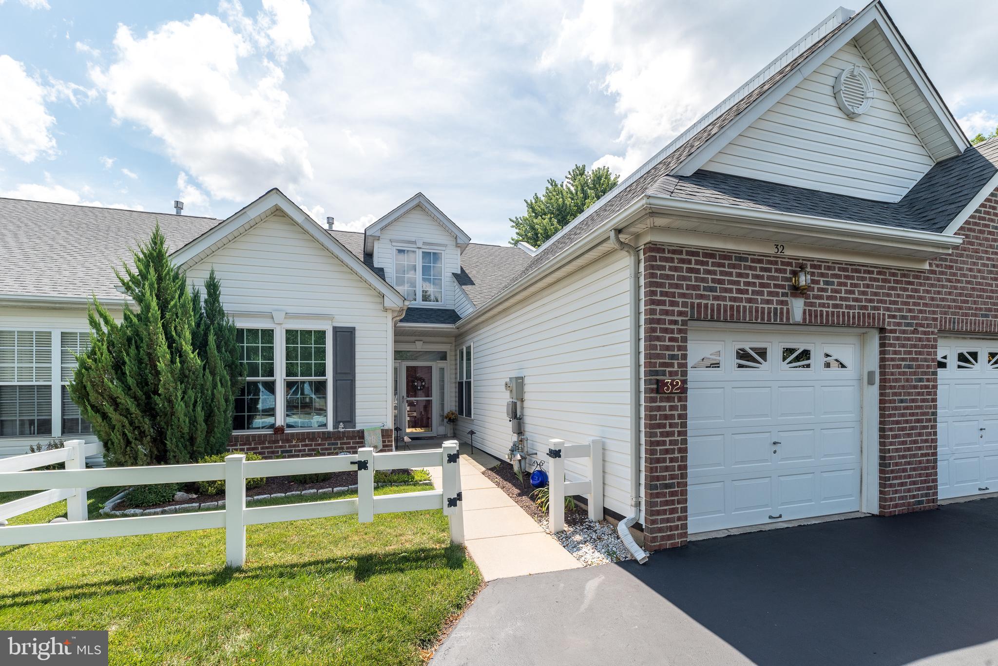 32 NEWBURY WAY