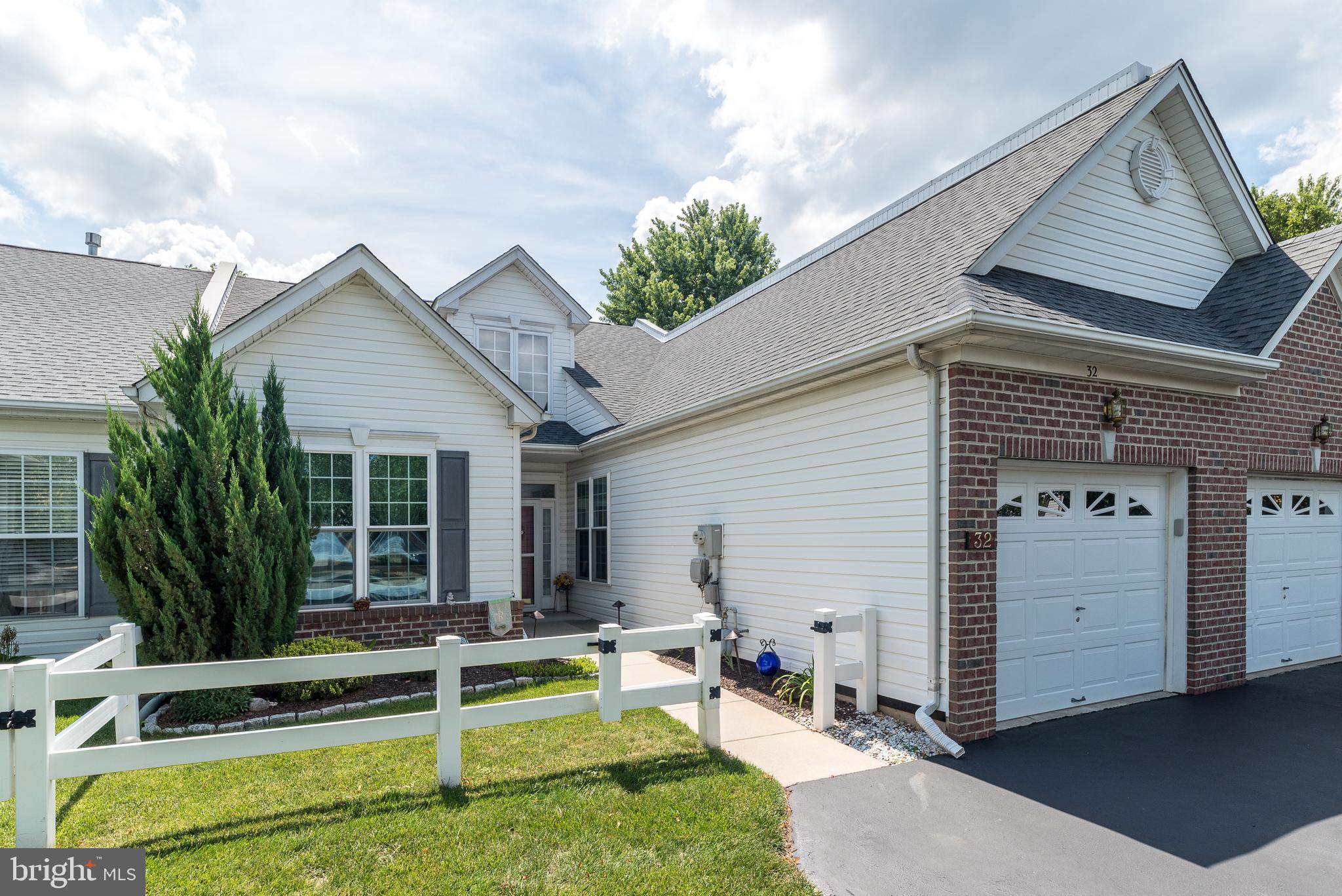 32 NEWBURY WAY