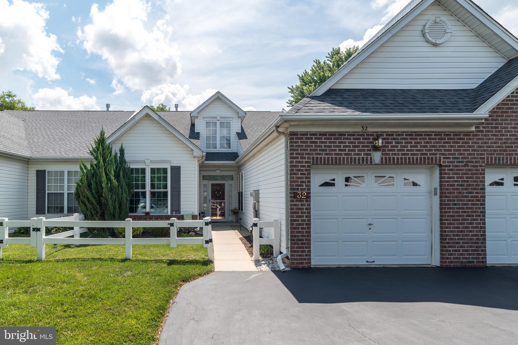 32 NEWBURY WAY