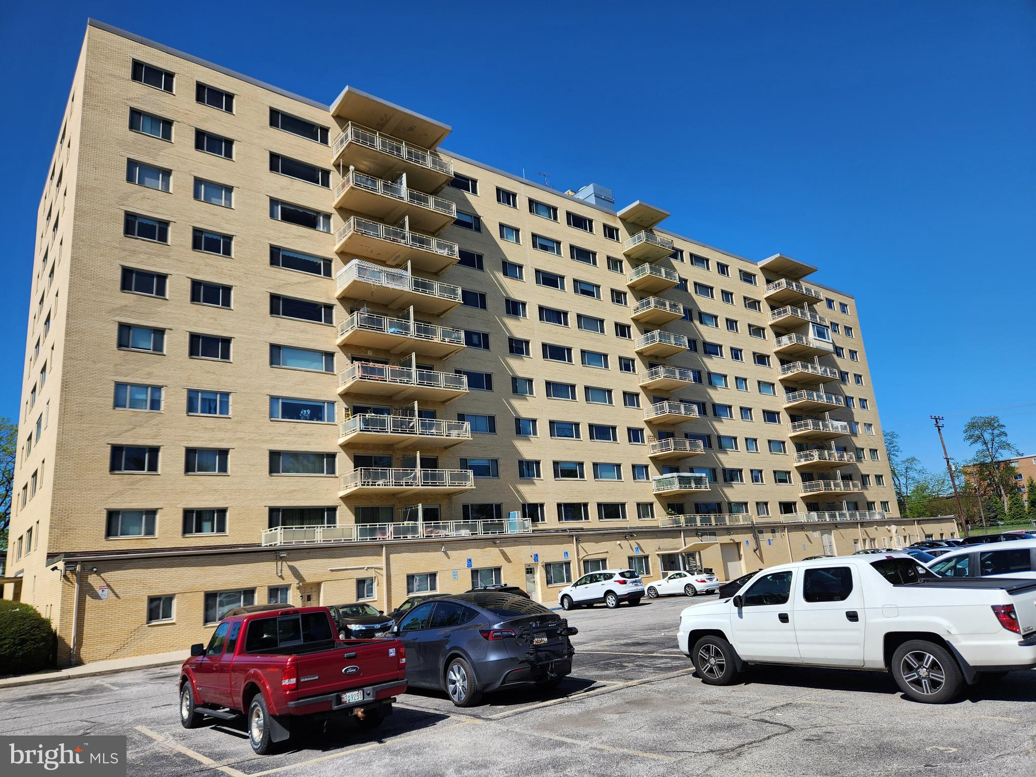2nd floor condo in Park Towers West features 2 bedrooms and 2 full bathrooms. Open floor plan w/ separate dining room. Kitchen was previously updated w/ sold wood cabinets, granite counters and ss appliances. Primary bedroom w/ dressing area and full bath.