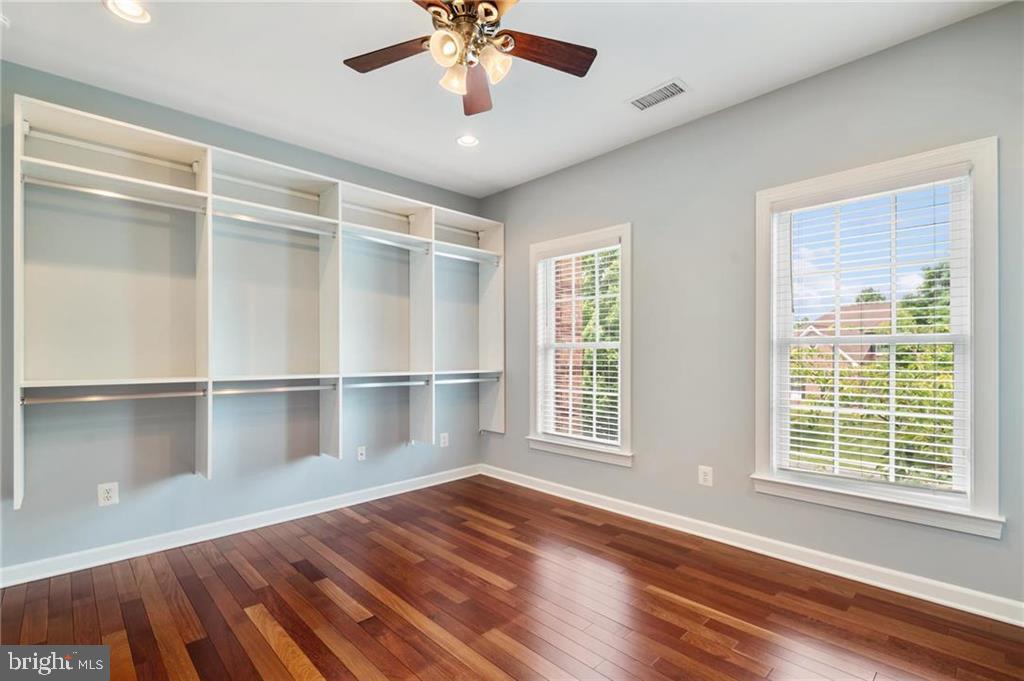 SUNRISE VALLEY - Residential