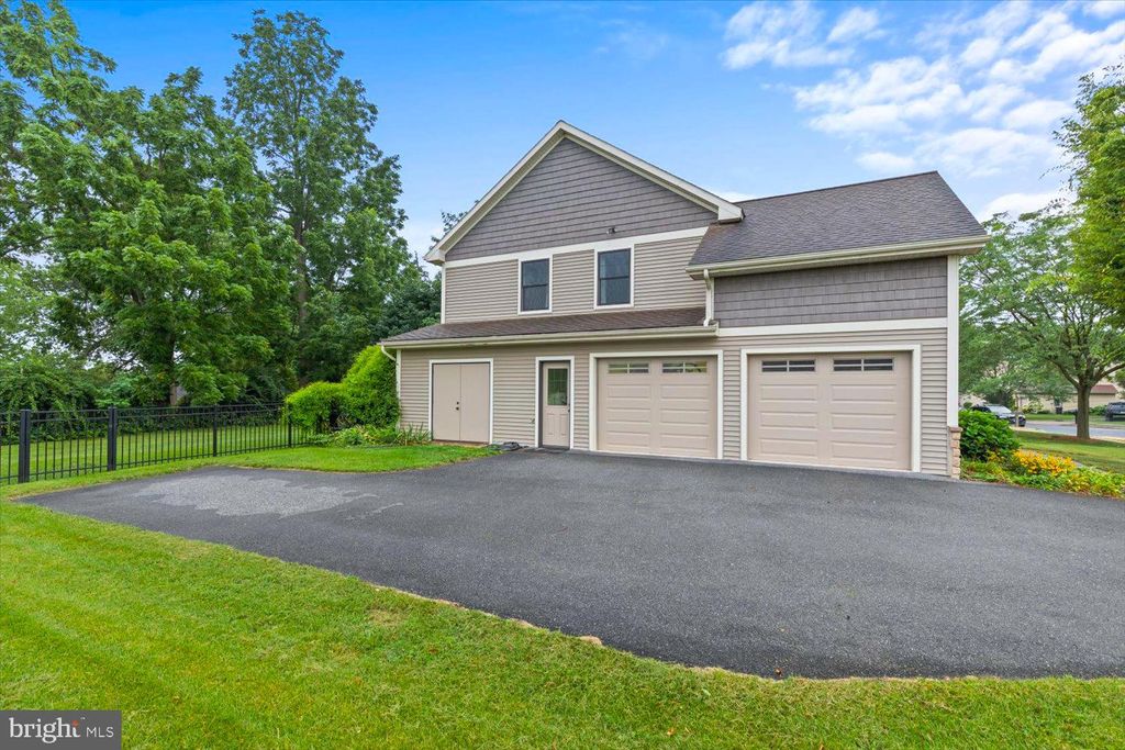 Photo of 740 HAMPDEN RD, ELIZABETHTOWN, PA 17022 (MLS # PALA2038406)