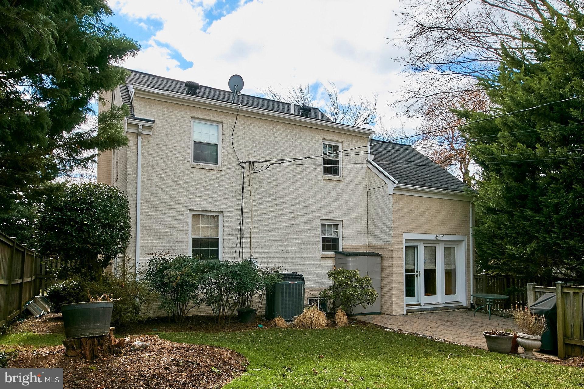 WAVERLY HILLS - Residential