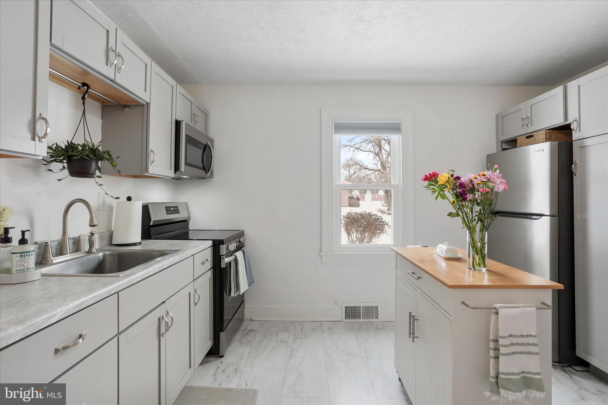 HILLCREST - Residential