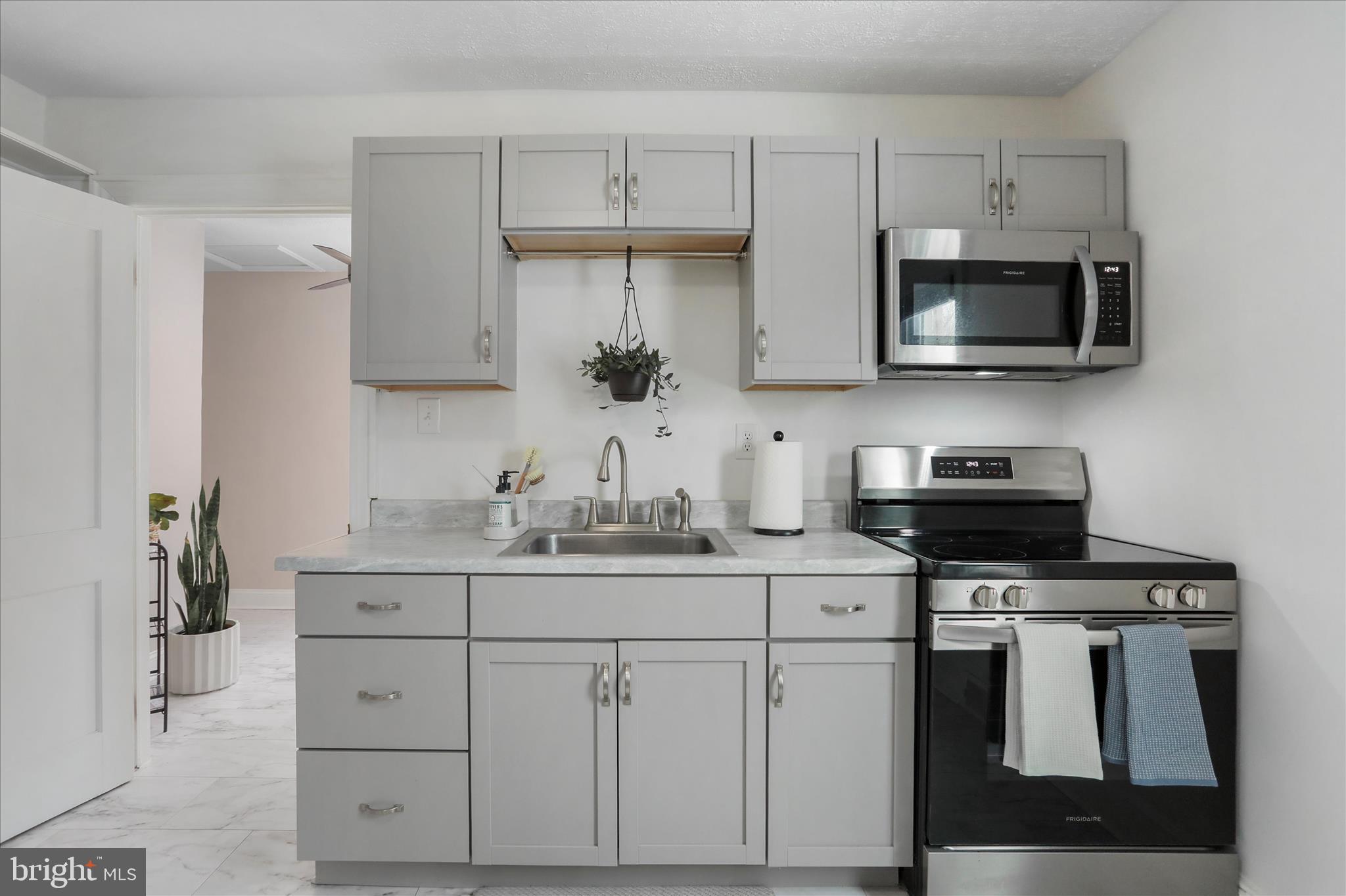 HILLCREST - Residential