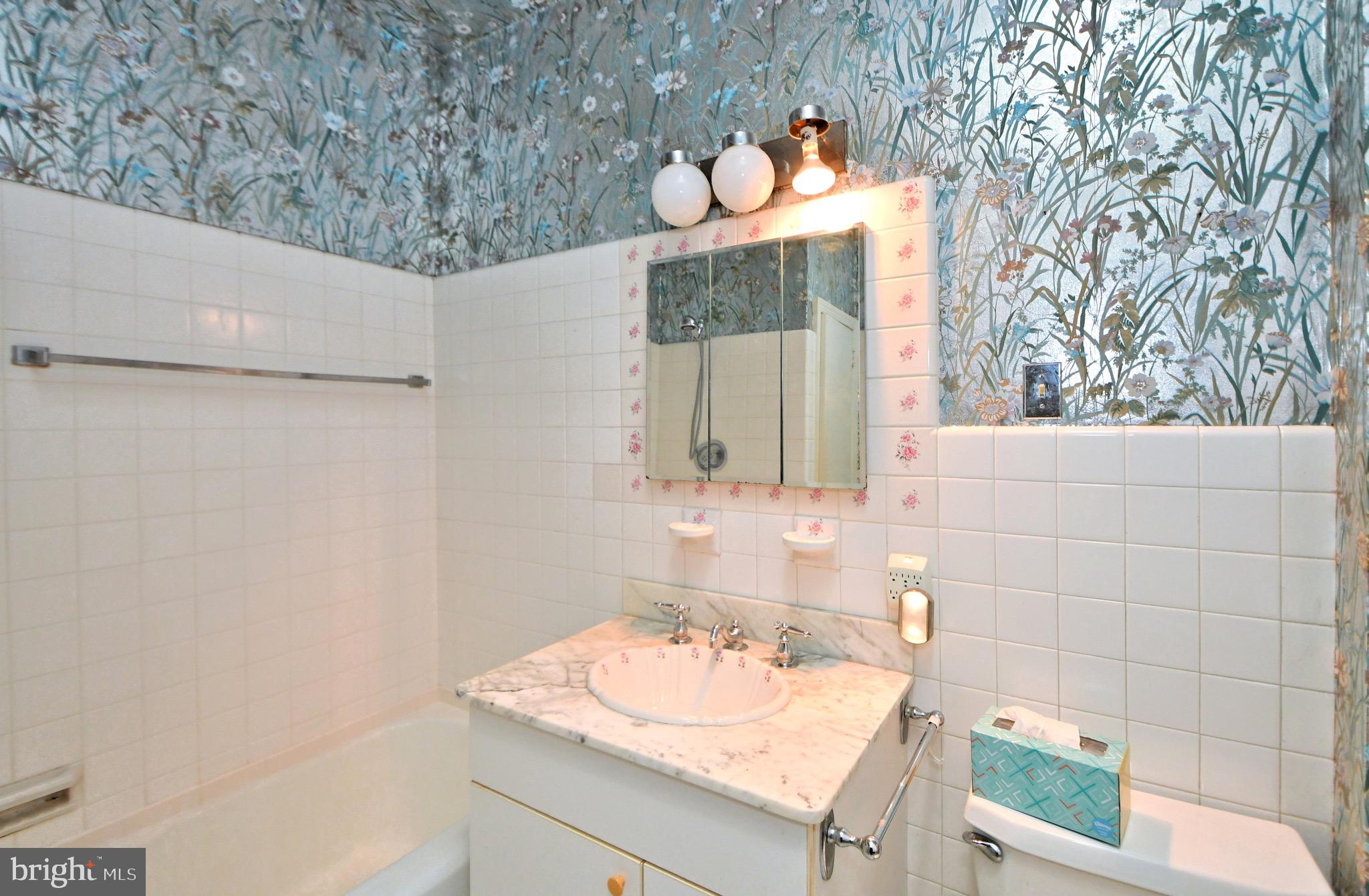 CHESTNUT HILL - Residential