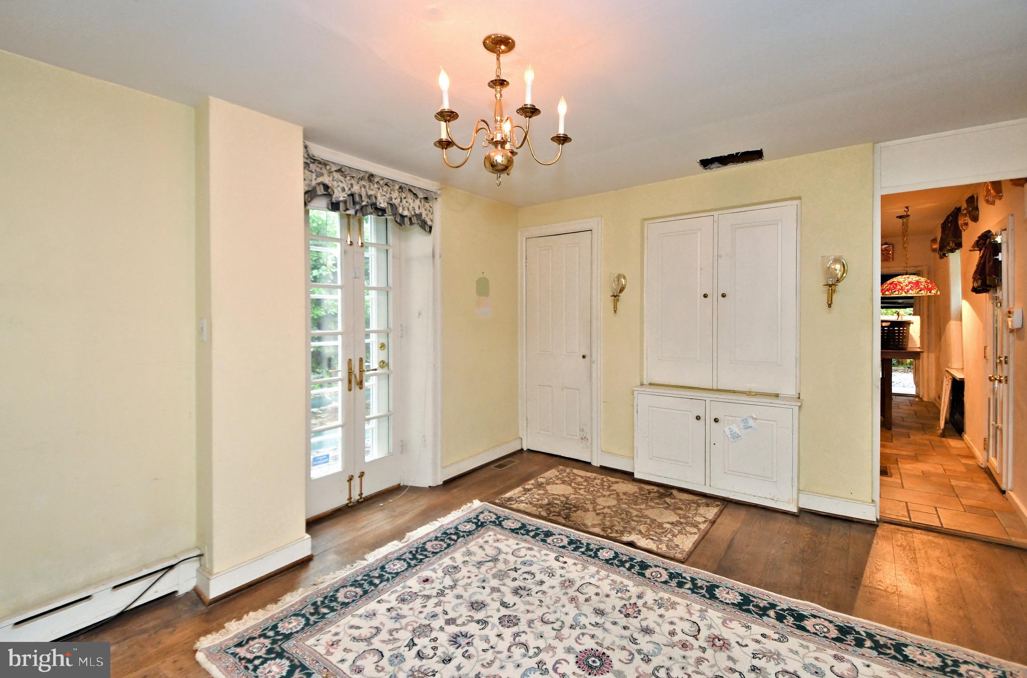 CHESTNUT HILL - Residential