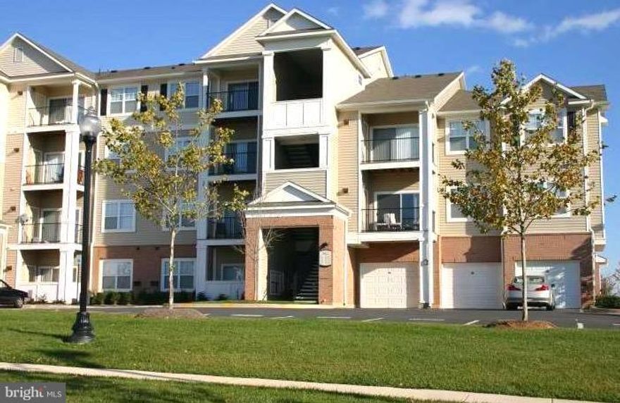 Bright & updated top floor 1BR condo. Vaulted ceiling, laminate floors throughout, fresh paint, Separate dining room. Wonderful balcony & great views! Large Master BA w/a soaking tub. Master BR w/a large walk-in closet & extra shelves. Gas fireplace. Washer/dryer in the unit. Outdoor pool, fitness center, clubhouse. Close to the stores, playground, park nearby. short drive to 270 & Marc train.