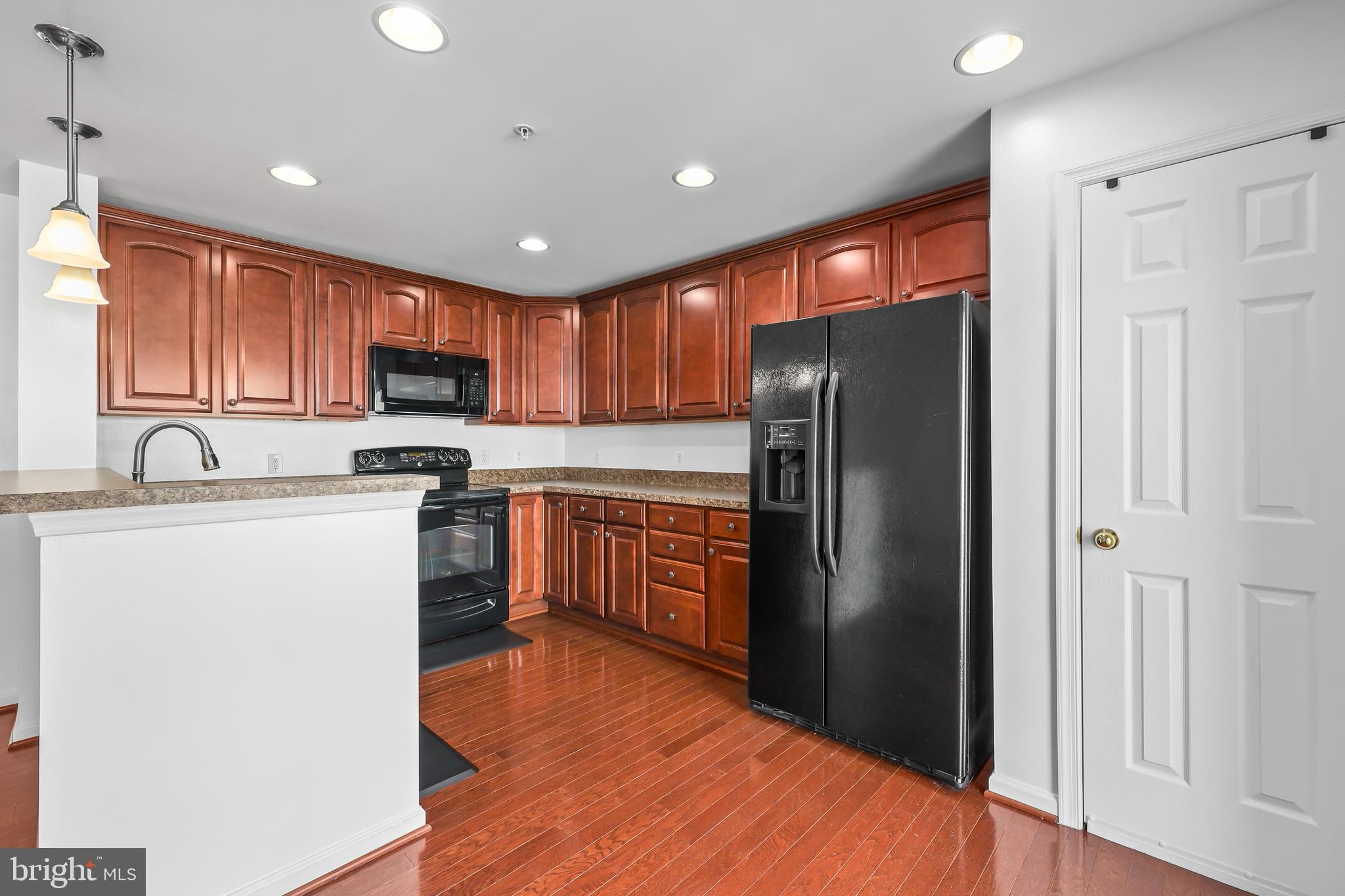 MARKET CENTER CONDOMINIUM - Residential