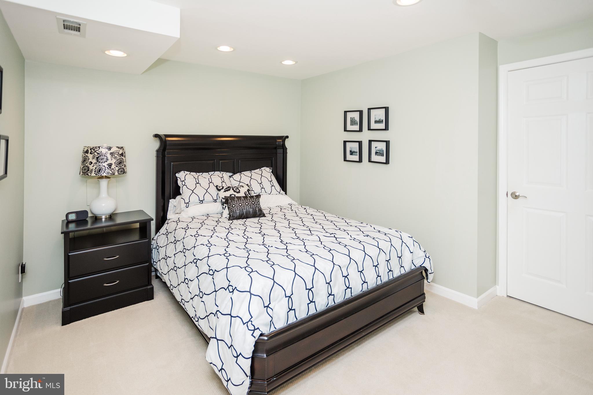 SILENTREE OF TYSONS - Residential Lease