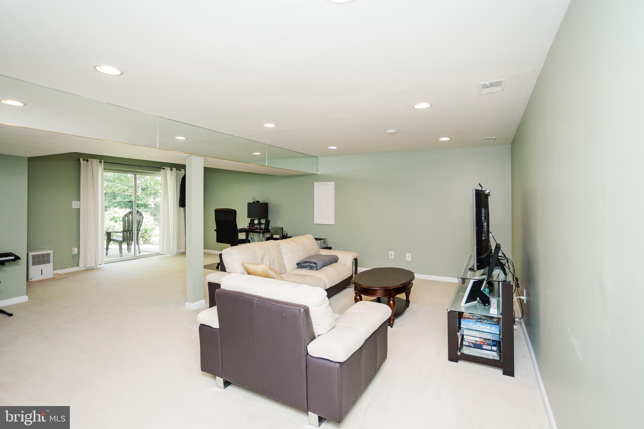 SILENTREE OF TYSONS - Residential Lease