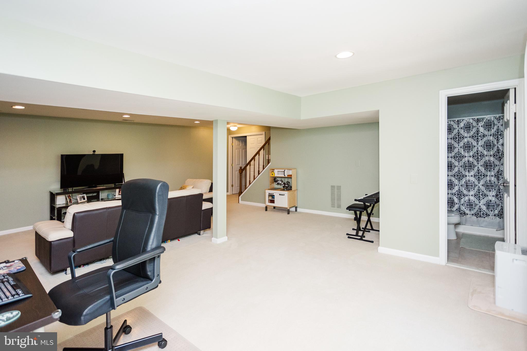 SILENTREE OF TYSONS - Residential Lease
