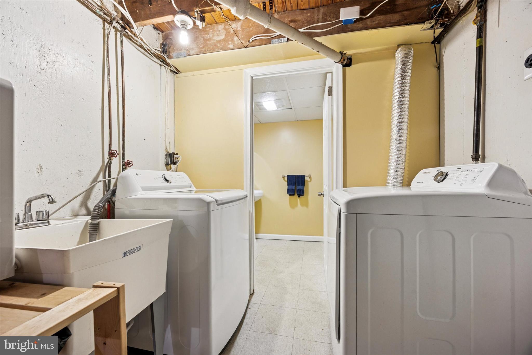 GLADSTONE MANOR - Residential