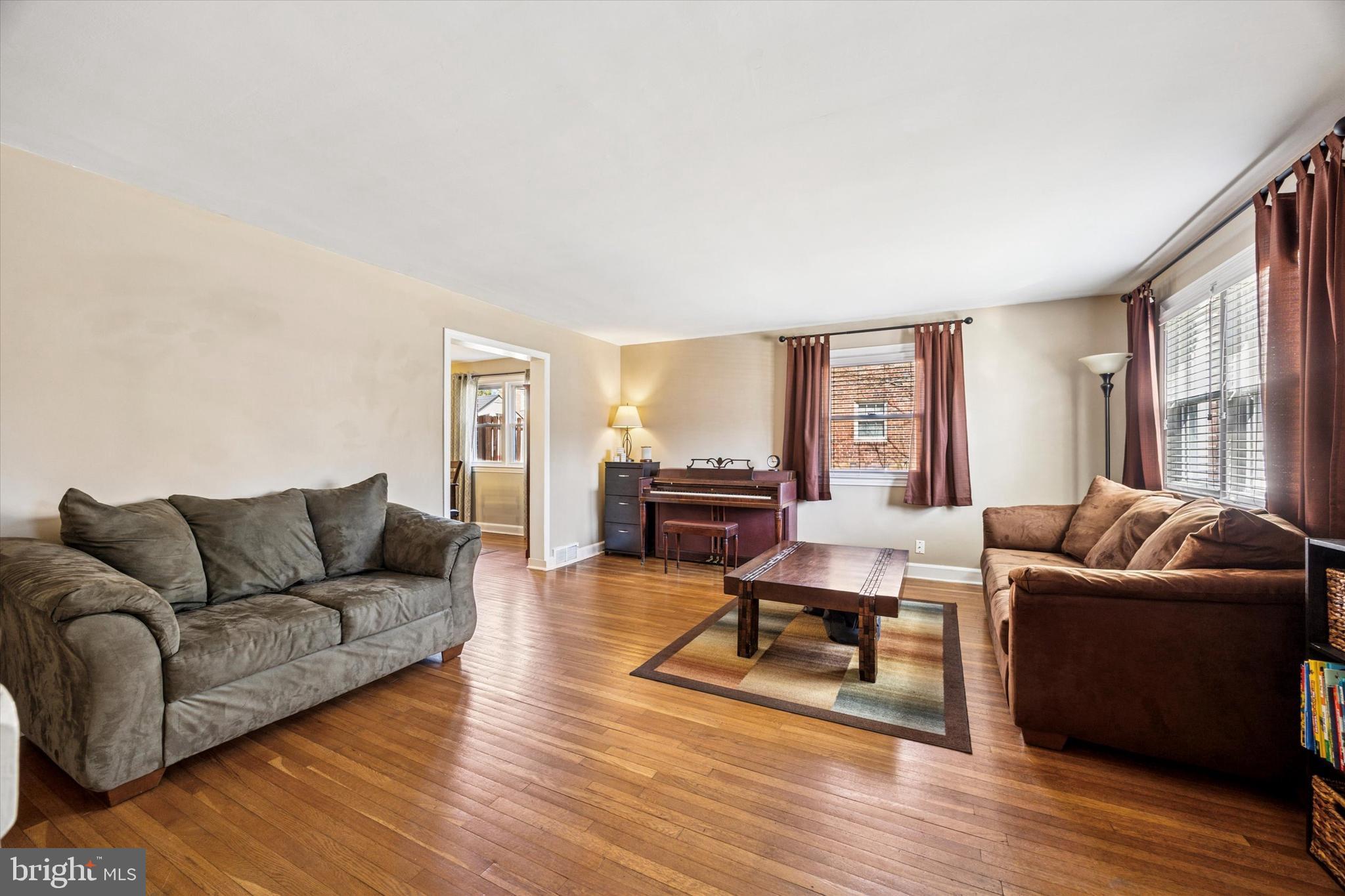 GLADSTONE MANOR - Residential