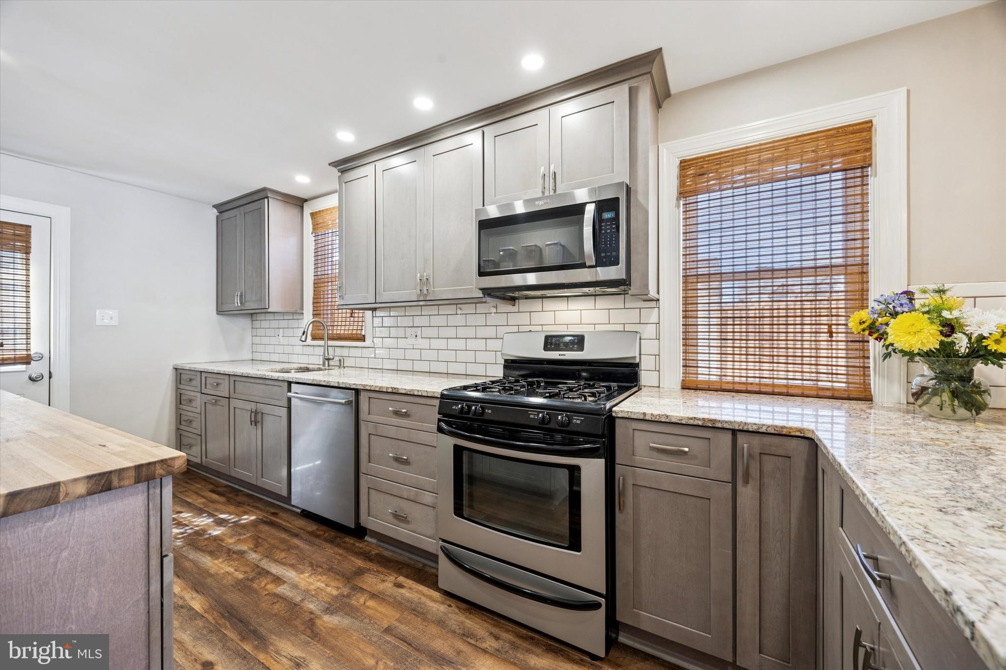 GLADSTONE MANOR - Residential