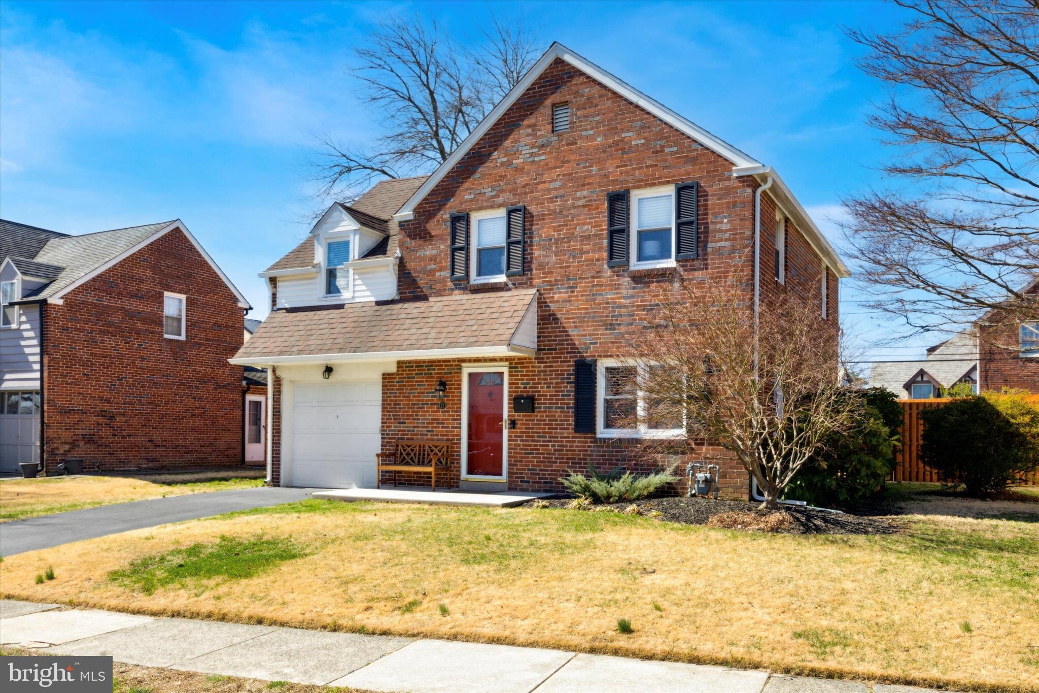 GLADSTONE MANOR - Residential