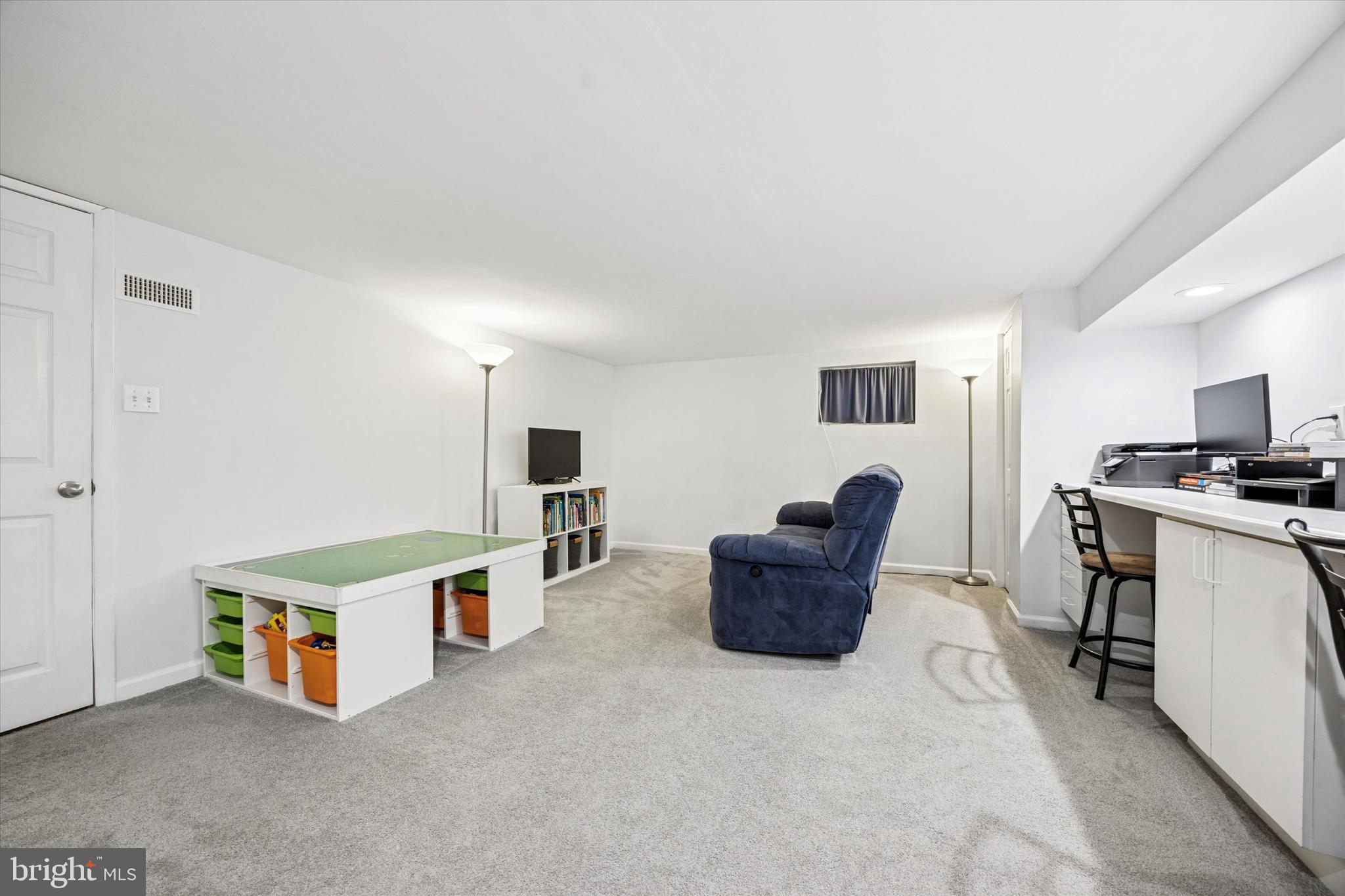 GLADSTONE MANOR - Residential